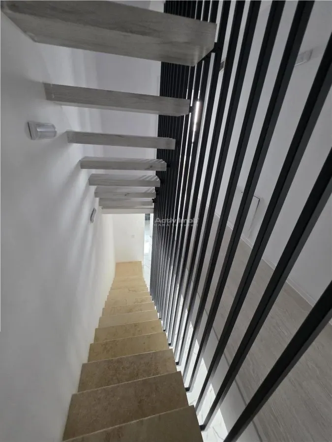 Villa Moderna Tipo Townhouse – Otopeni – 5 Dormitorios – 3 Baños – 160 sqm - foto 16