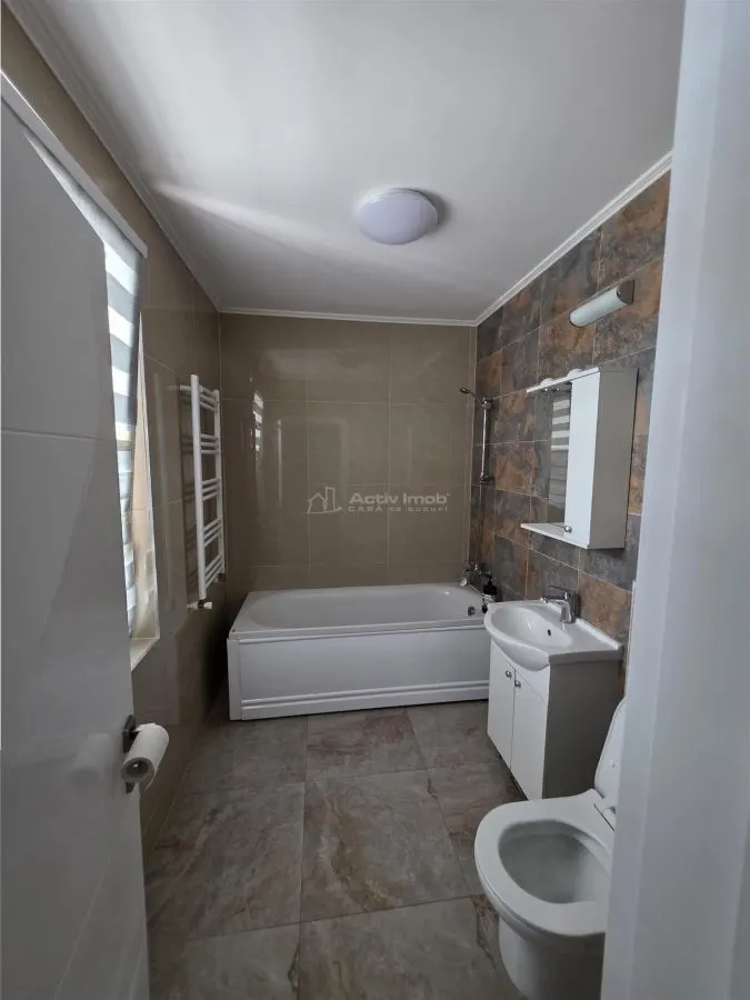 Villa Moderna Tipo Townhouse – Otopeni – 5 Dormitorios – 3 Baños – 160 sqm - foto 4
