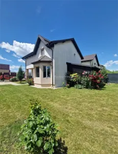 Villa Individuelle - Ostratu Corbeanca - 4 Chambres - 2 Salles de Bain - 130sqm - 500sqm Terrain - Ostratu
