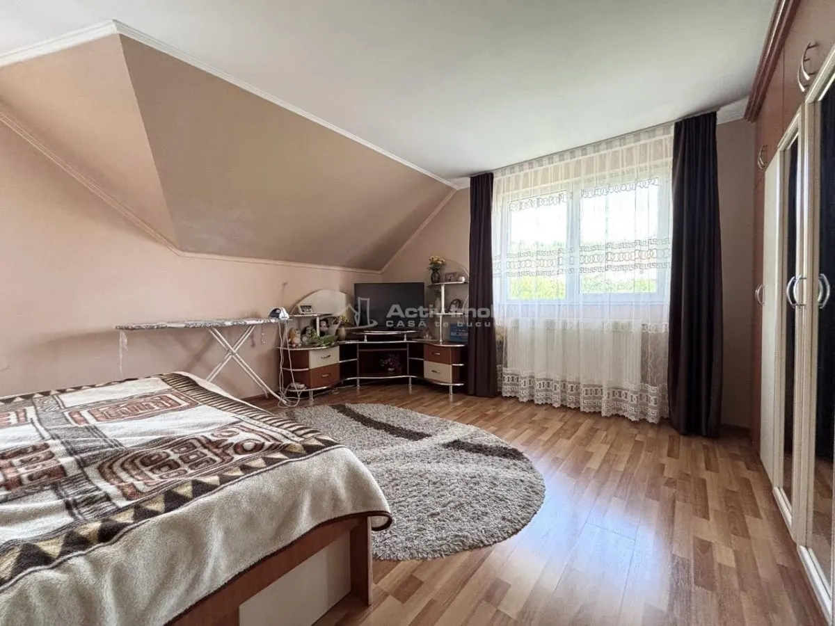 Villa - Rue Piatra Craiului, Oradea - foto 6