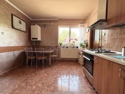 Villa - Rue Piatra Craiului, Oradea - foto 9