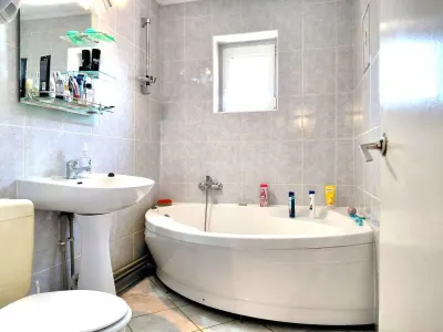 Appartement 3 Chambres, 2 Salles de Bain, 4e Étage, Centre de Baia Mare - foto 9