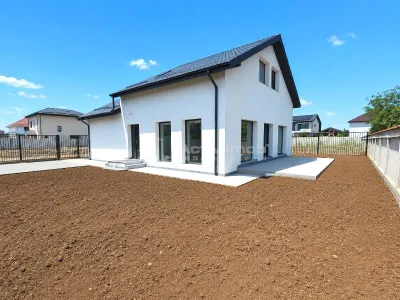 现代独栋住宅，一层+阁楼，普雷隆吉拉格恩卡区，189,000€+增值税 - Bucuresti