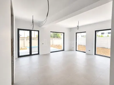 House / villa for sale 142 sqm in Bucuresti, Prelungirea Ghencea area - foto 8