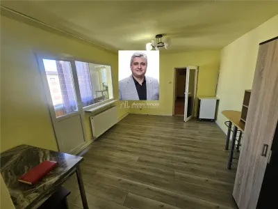 Apartment with 2 bedrooms for sale 56 sqm in Resita, Micro III area - Resita