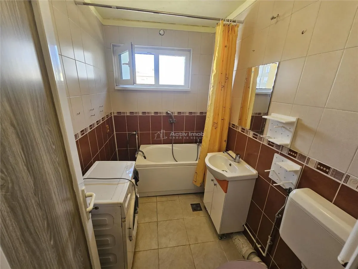 Apartment with 2 bedrooms for sale 56 sqm in Resita, Micro III area - foto 8