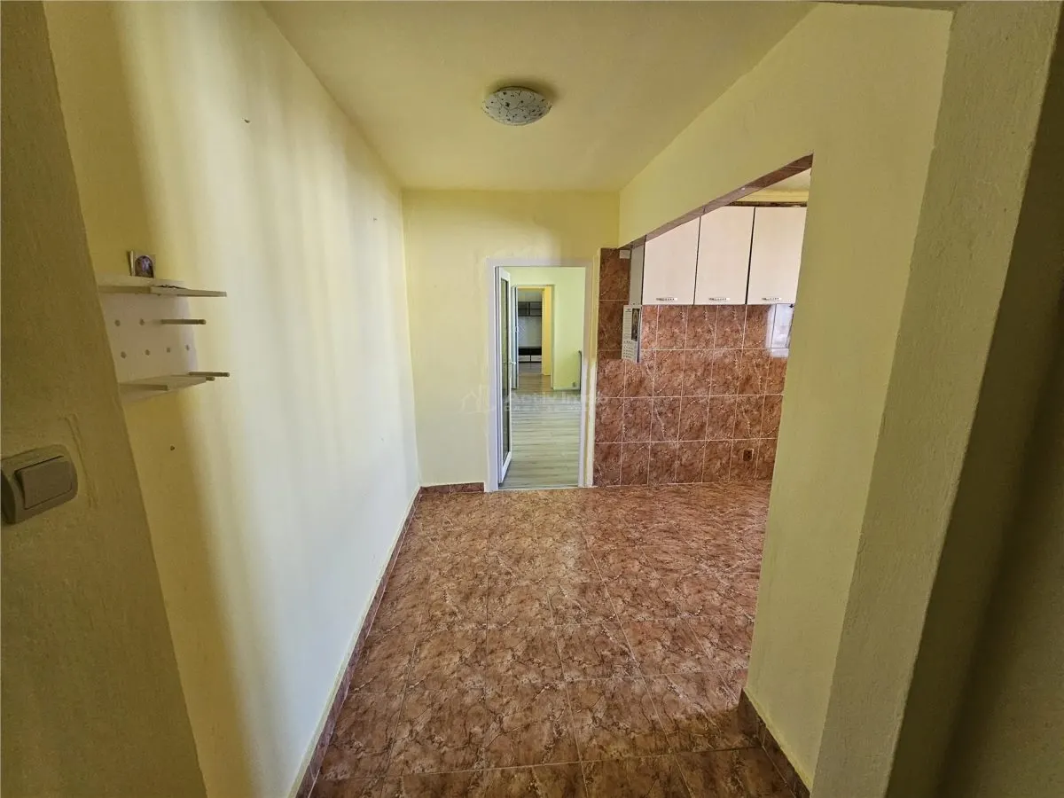 Apartment with 2 bedrooms for sale 56 sqm in Resita, Micro III area - foto 9