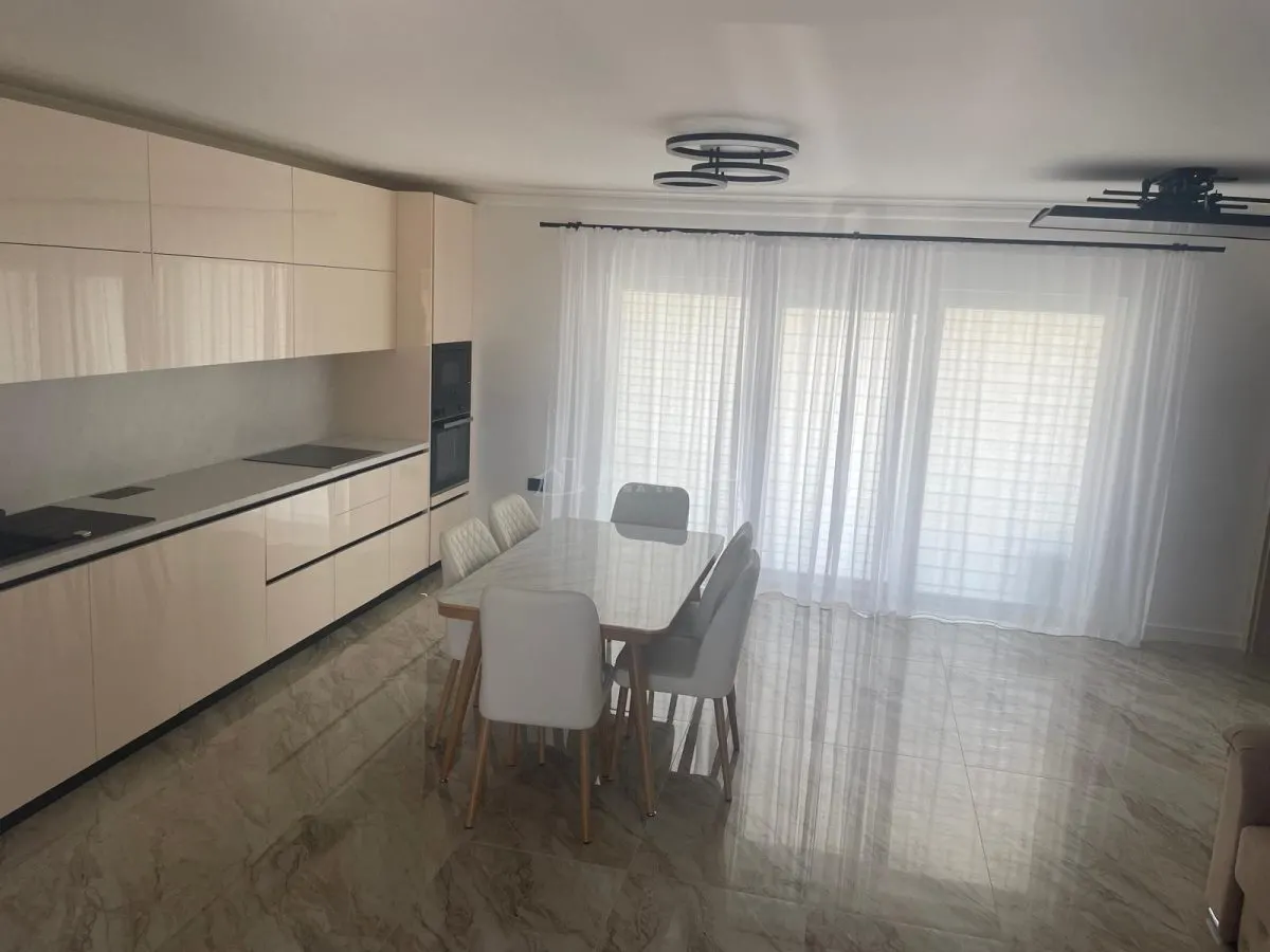 Maison Individuelle de 4 Chambres en Quartier Résidentiel - foto 5