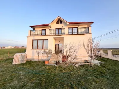 Impresionante Villa con Espacios Generosos en Cordau - foto 3