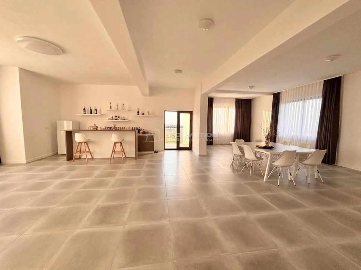 Impresionante Villa con Espacios Generosos en Cordau - foto 4