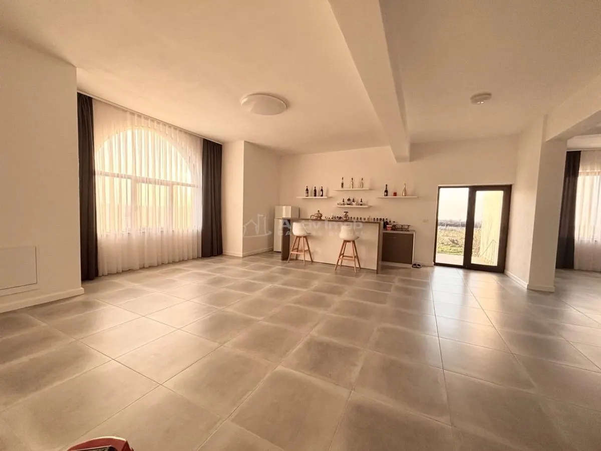 Impresionante Villa con Espacios Generosos en Cordau - foto 5