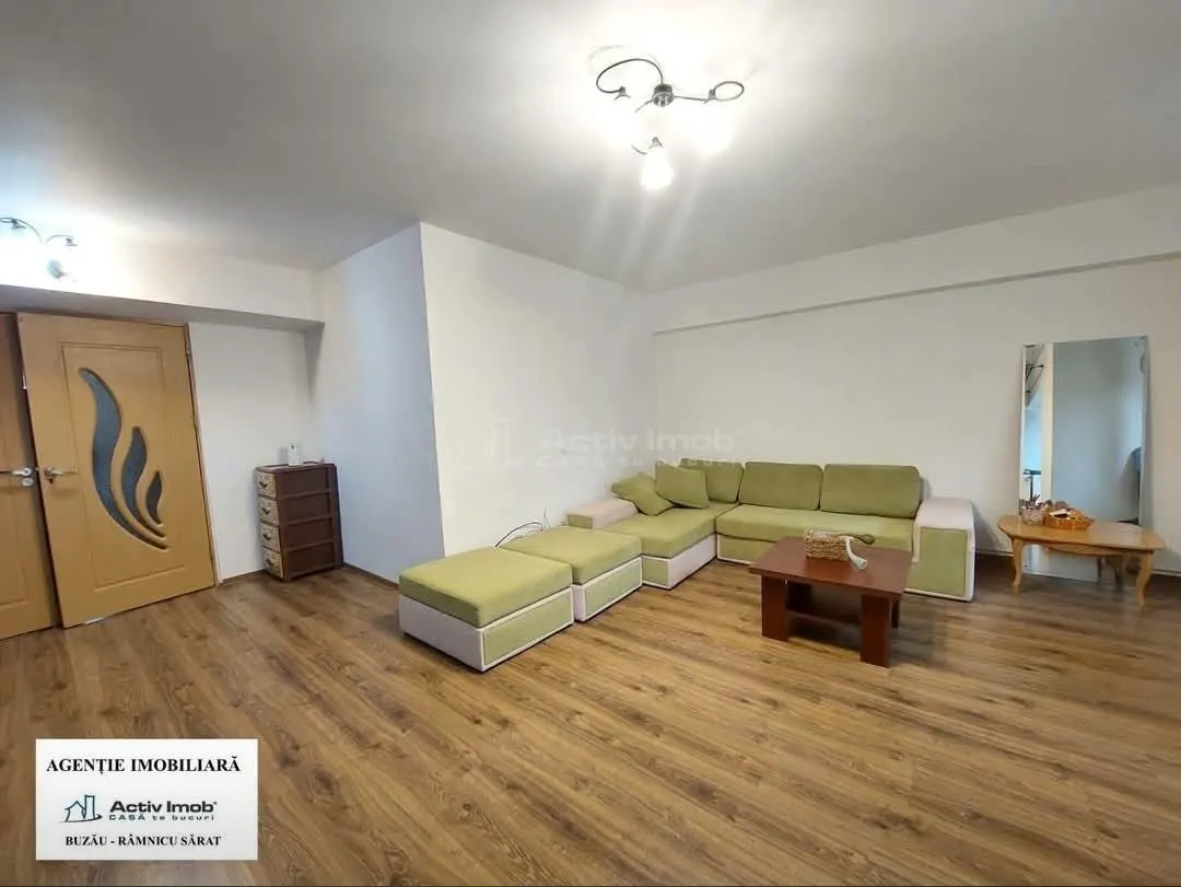 Apartamento de 3 Dormitorios, 78 m², Piso 2, Centro Urbano Bd. Unirii, Buzau - foto 1