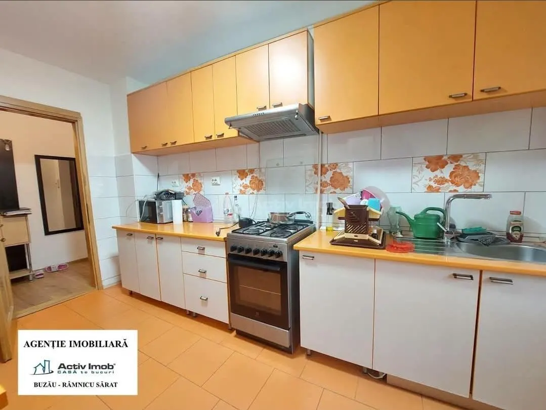 Apartamento de 3 Dormitorios, 78 m², Piso 2, Centro Urbano Bd. Unirii, Buzau - foto 11