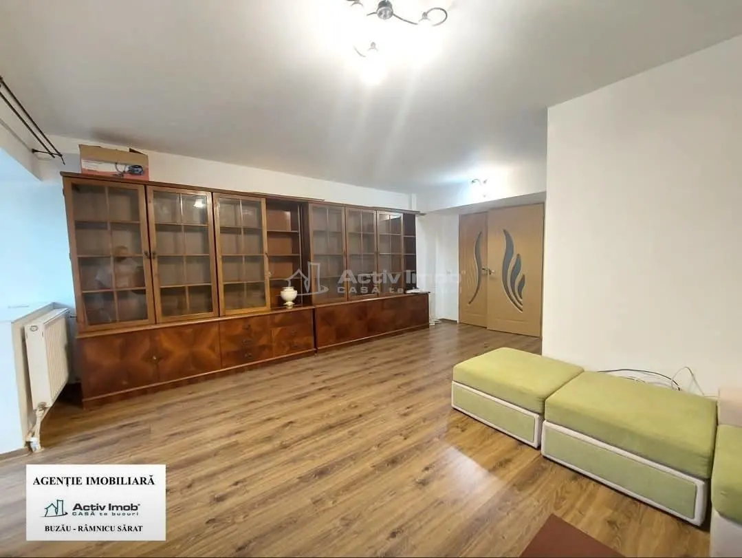 Apartamento de 3 Dormitorios, 78 m², Piso 2, Centro Urbano Bd. Unirii, Buzau - foto 3