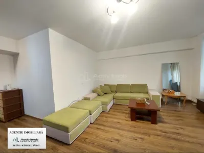 Apartamento de 3 Dormitorios, 78 m², Piso 2, Centro Urbano Bd. Unirii, Buzau - foto 4