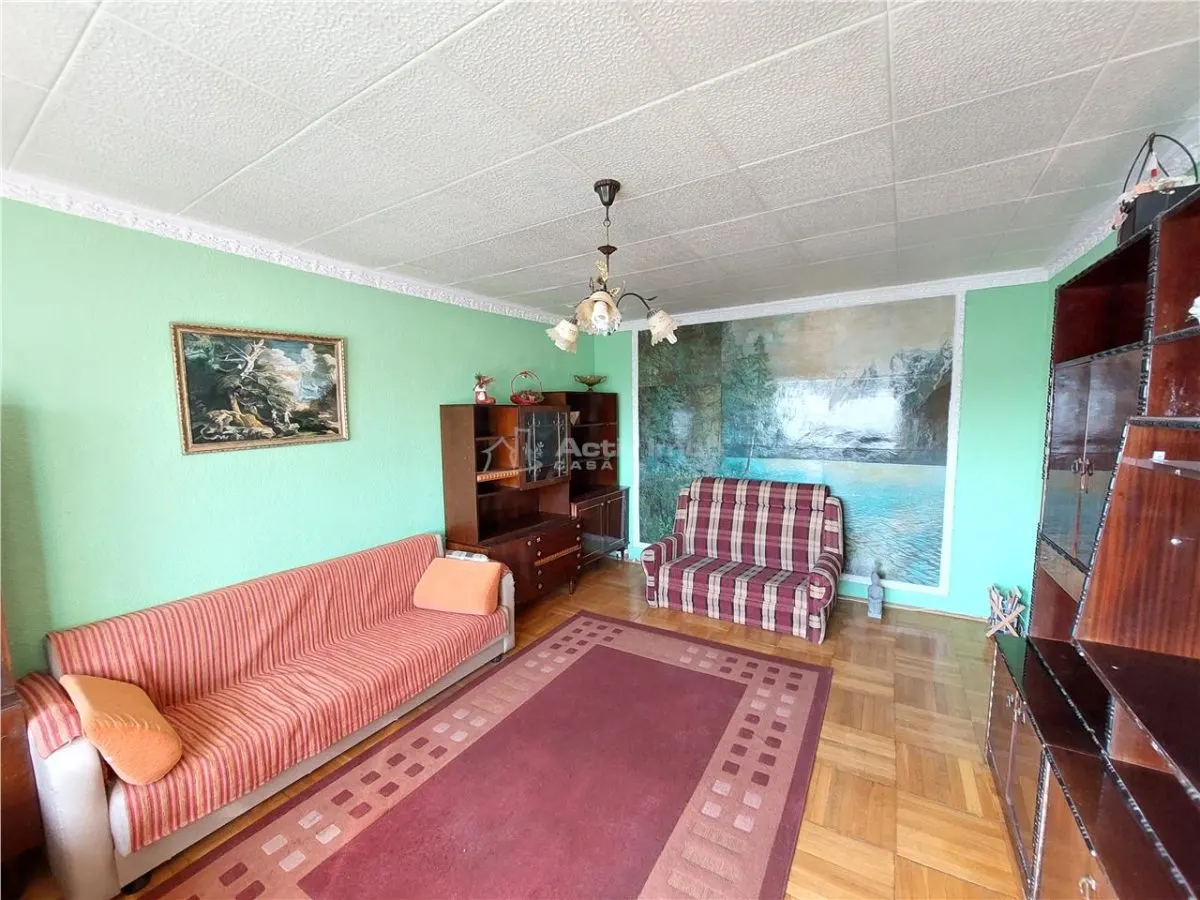 Apartamento 3 Dormitorios, Distribución Separada, 77 m², Micro 3, Buzău - foto 1