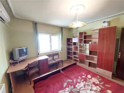 Apartamento 3 Dormitorios, Distribución Separada, 77 m², Micro 3, Buzău - foto 5