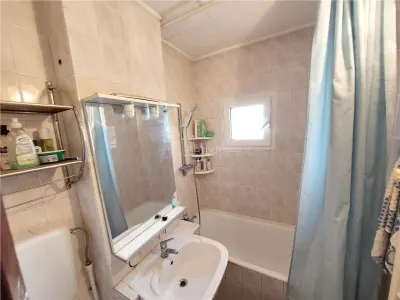 Apartamento 3 Dormitorios, Distribución Separada, 77 m², Micro 3, Buzău - foto 8