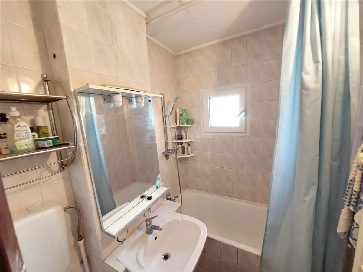 Apartamento 3 Dormitorios, Distribución Separada, 77 m², Micro 3, Buzău - foto 8