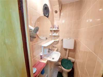 Apartamento 3 Dormitorios, Distribución Separada, 77 m², Micro 3, Buzău - foto 9