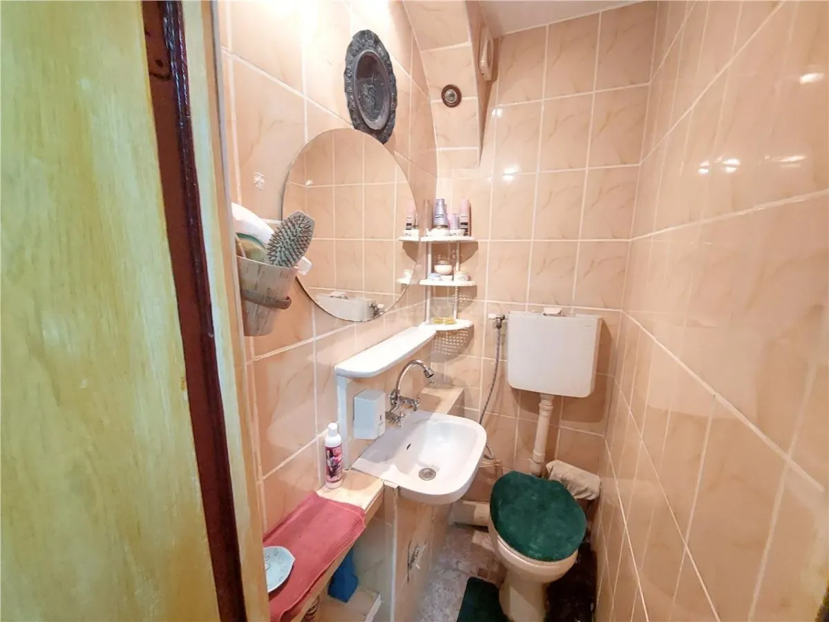 Apartamento 3 Dormitorios, Distribución Separada, 77 m², Micro 3, Buzău - foto 9