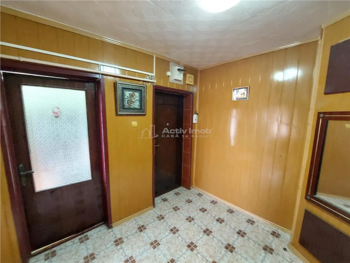 Apartamento 3 Dormitorios, Distribución Separada, 77 m², Micro 3, Buzău - foto 10
