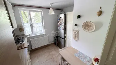 Apartment with 4 bedrooms for sale 81 sqm in Bucuresti, Drumul Taberei area - foto 4