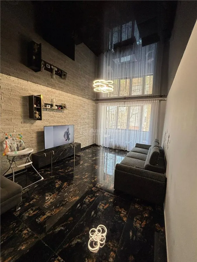 Apartamento 2 Dormitorios M17, Reformado con Calefacción por Suelo - foto 2