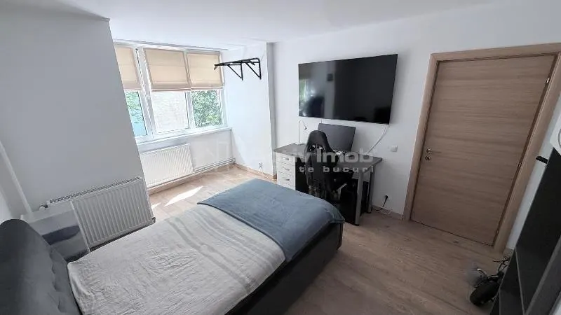 Apartment with 4 bedrooms for sale 81 sqm in Bucuresti, Drumul Taberei area - foto 12