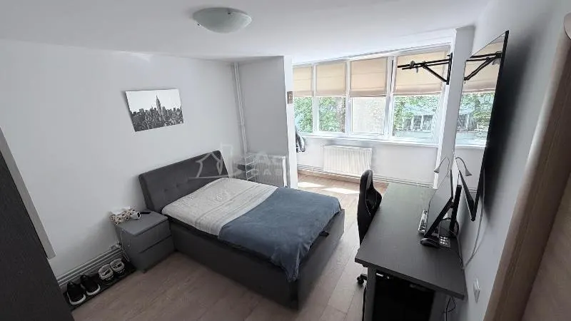 Apartment with 4 bedrooms for sale 81 sqm in Bucuresti, Drumul Taberei area - foto 6