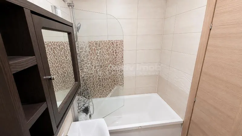 Apartment with 4 bedrooms for sale 81 sqm in Bucuresti, Drumul Taberei area - foto 9