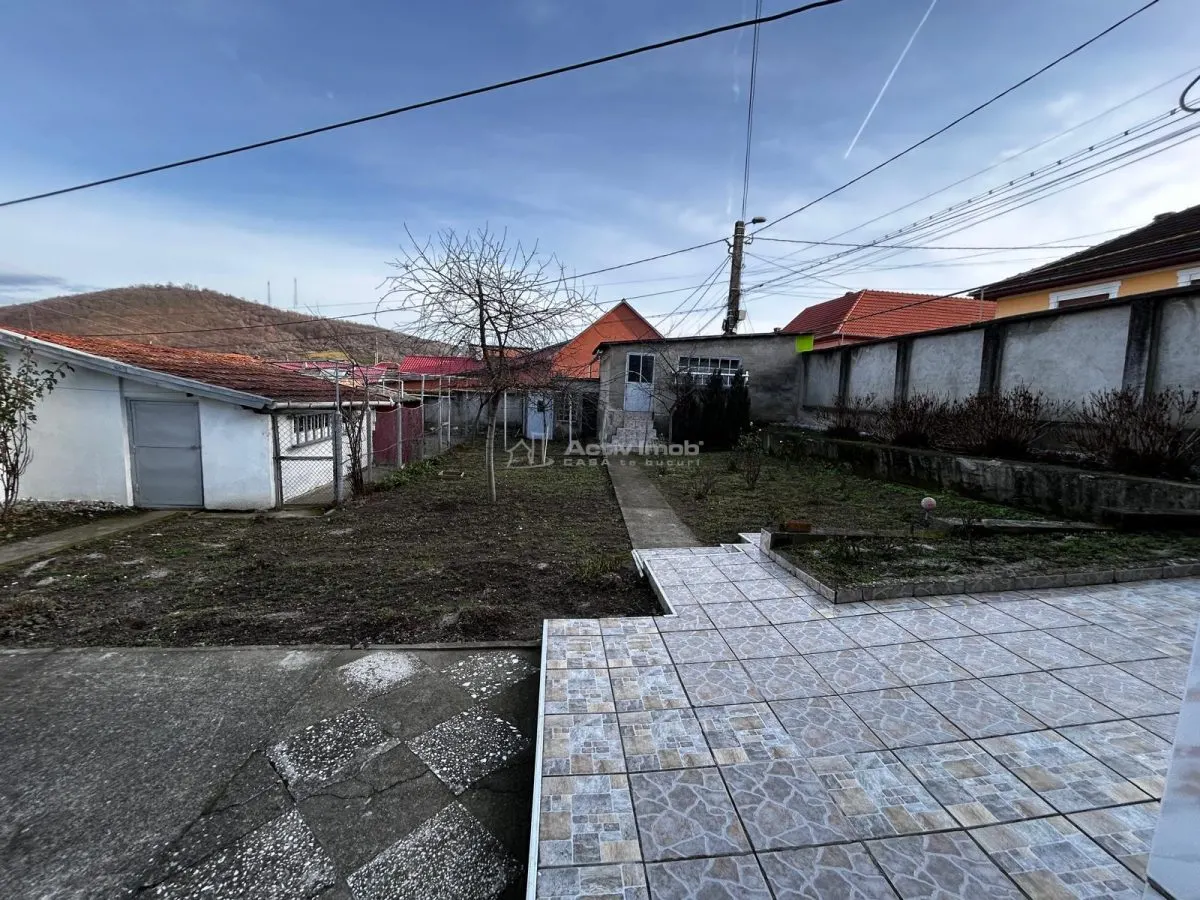 Bocsa Montana: Solid Three-Level House with Basement, Ground & First Floor - foto 20