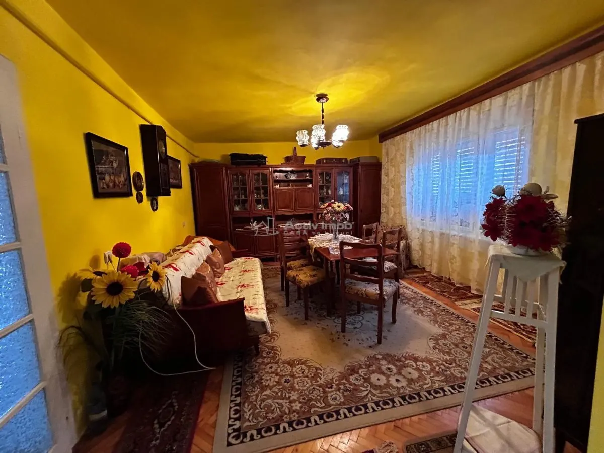 Bocsa Montana: Solid Three-Level House with Basement, Ground & First Floor - foto 3