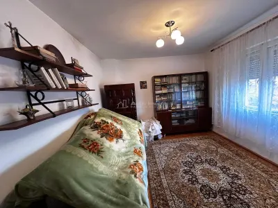 Bocsa Montana: Solid Three-Level House with Basement, Ground & First Floor - foto 6