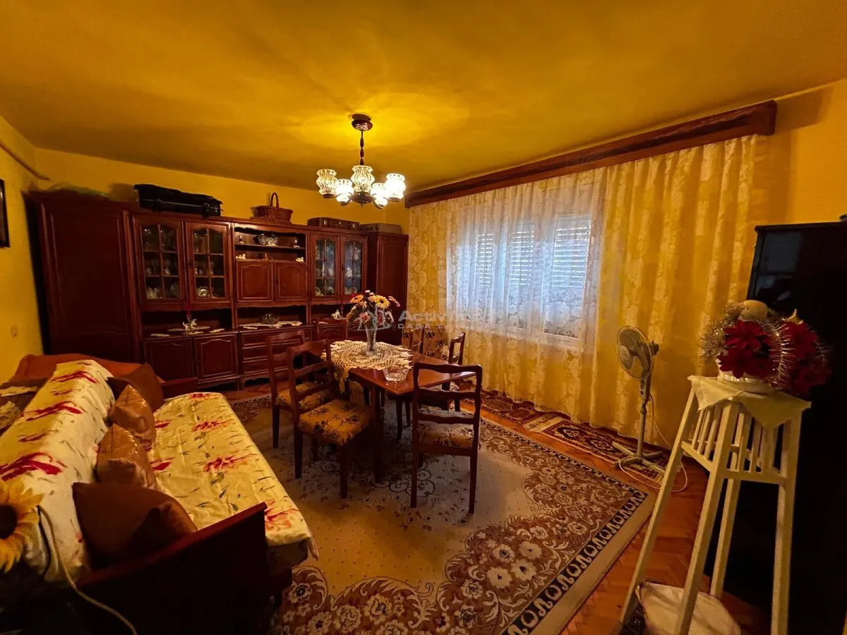 Bocsa Montana: Solid Three-Level House with Basement, Ground & First Floor - foto 7