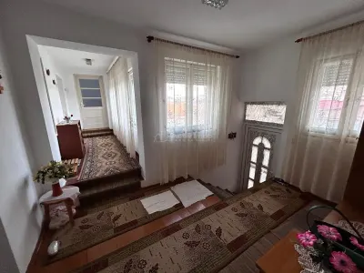 Bocsa Montana: Solid Three-Level House with Basement, Ground & First Floor - foto 10