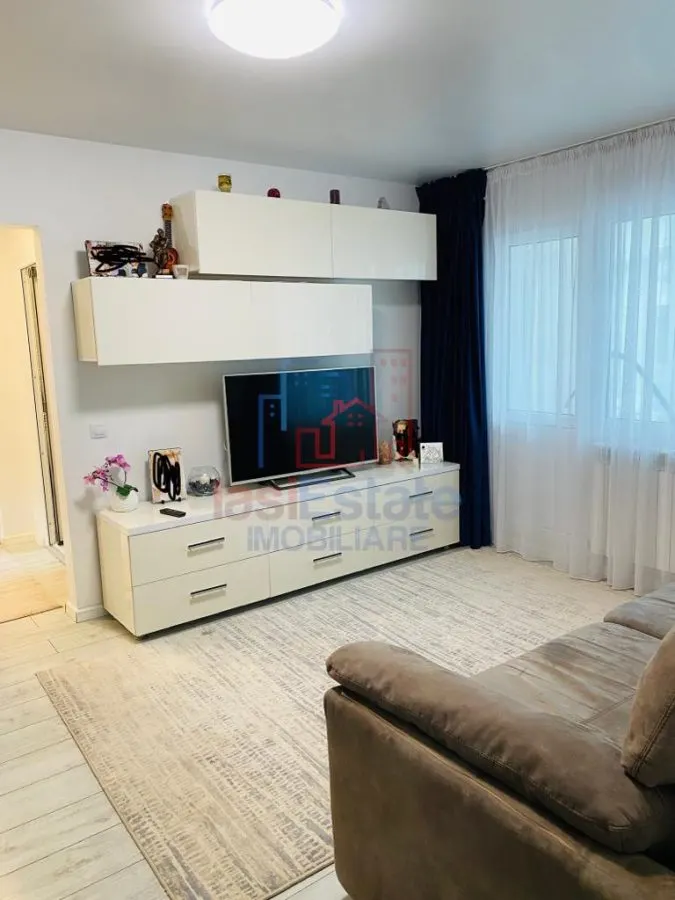 Apartamento de 3 Dormitorios Podu Ros - Aleea Rozelor - foto 1