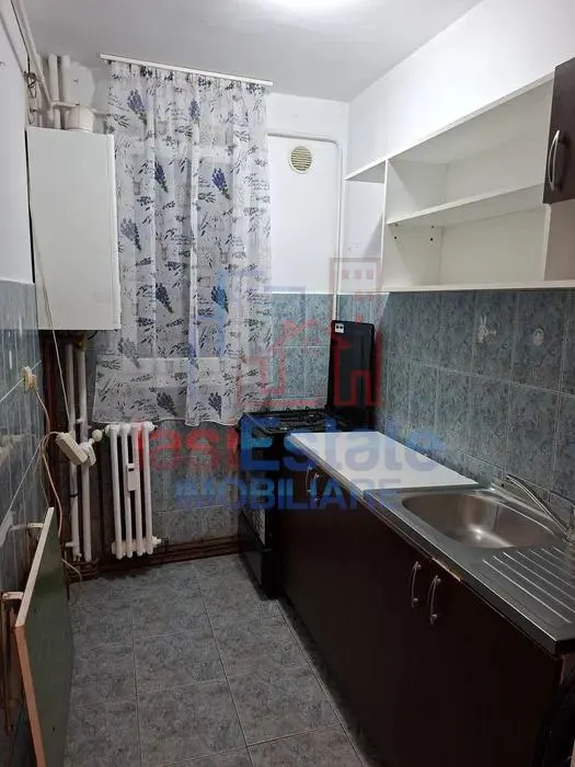 Apartamento 2 Dormitorios Podu Ros - Liceul Emil Racovita - foto 6