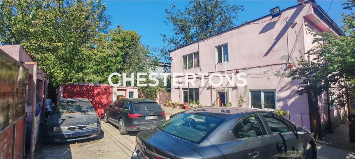 House / villa for sale 832 sqm in Bucuresti, Giulesti area - foto 1