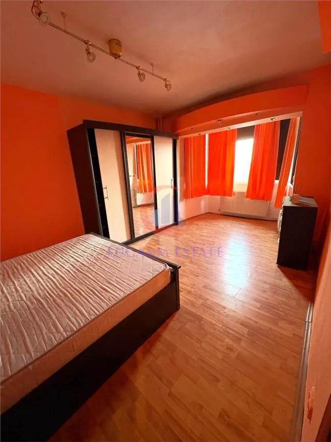 Appartement 3 Chambres, Chaudière Individuelle, Immeuble Isolé, Ascenseur - foto 4