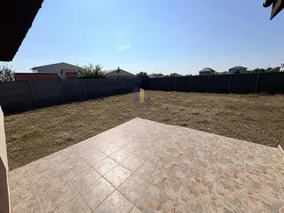 Maison Individuelle Plain-Pied à Timișoara - 102 m², Terrain 532 m² - foto 2
