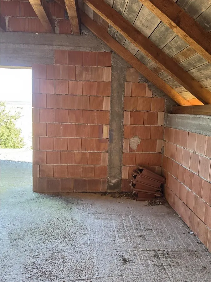 Maison Rez-de-chaussée et Premier Étage en Brut, Recaş - foto 13