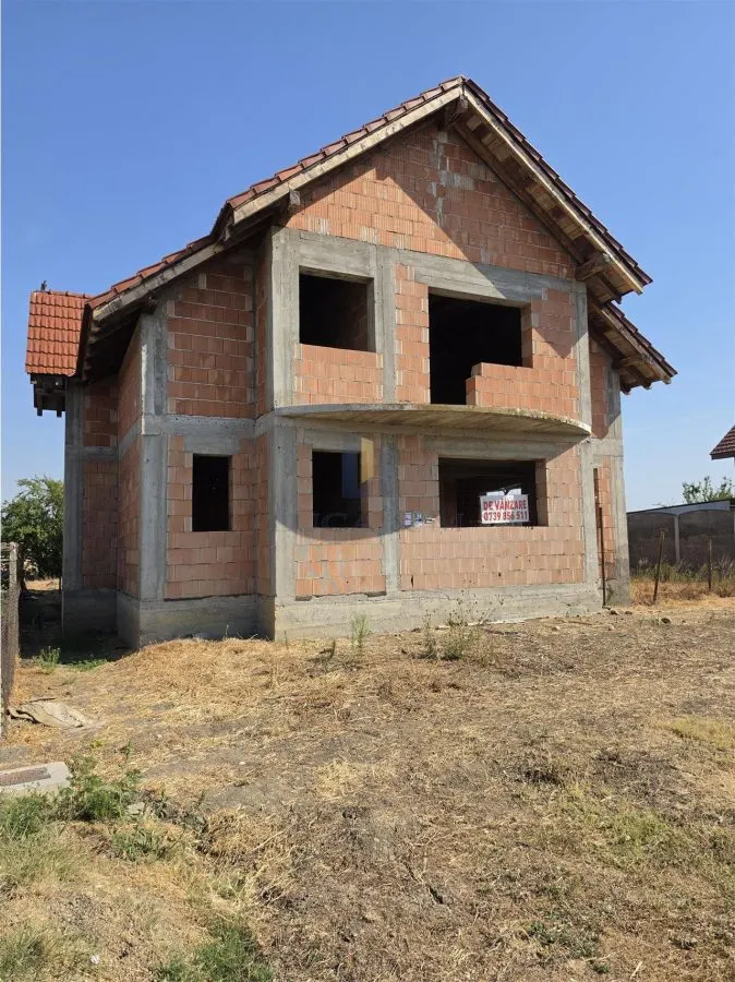 Maison Rez-de-chaussée et Premier Étage en Brut, Recaş - foto 14