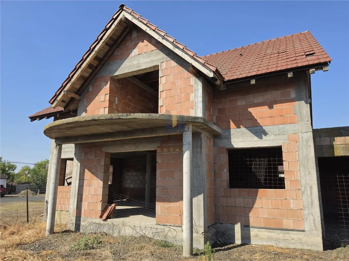 Maison Rez-de-chaussée et Premier Étage en Brut, Recaş - foto 15