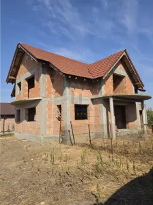 Maison Rez-de-chaussée et Premier Étage en Brut, Recaş - foto 16