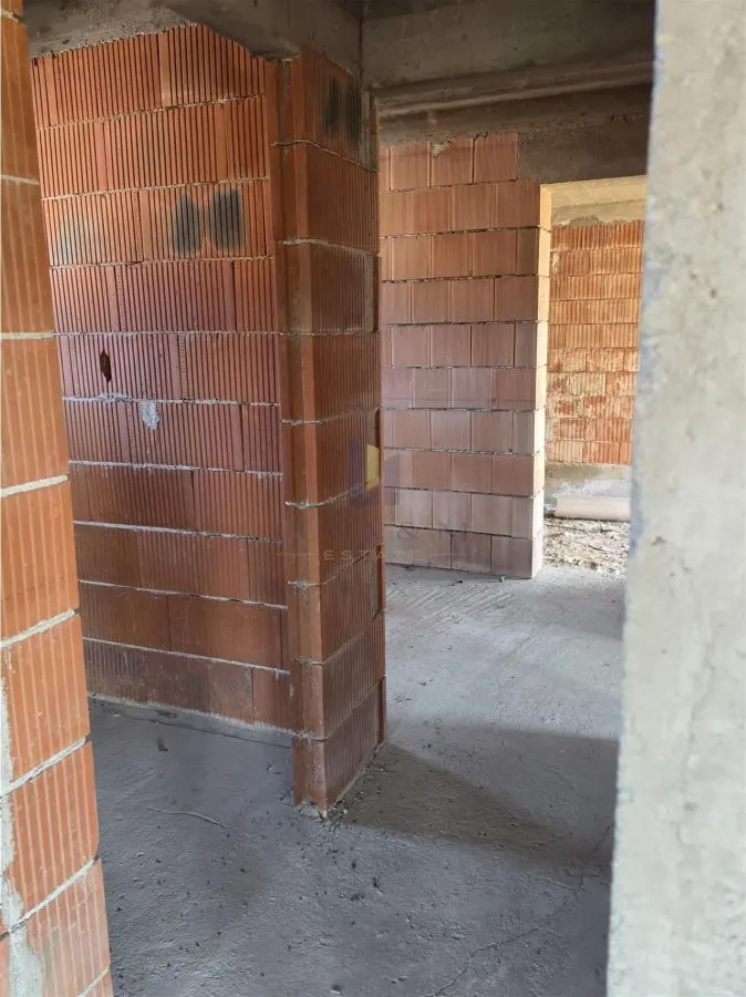 Maison Rez-de-chaussée et Premier Étage en Brut, Recaş - foto 8