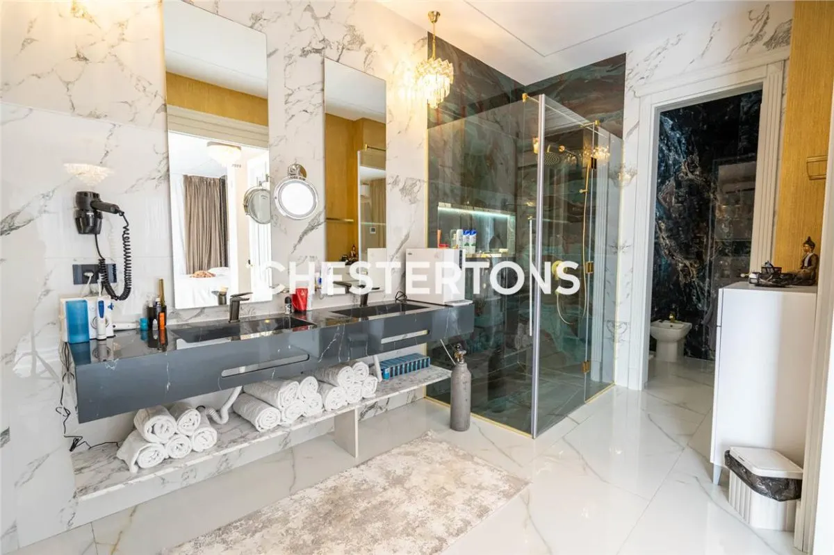 Villa for Sale in Otopeni, P+2E, 509 sqm Plot with Swimming Pool - foto 16