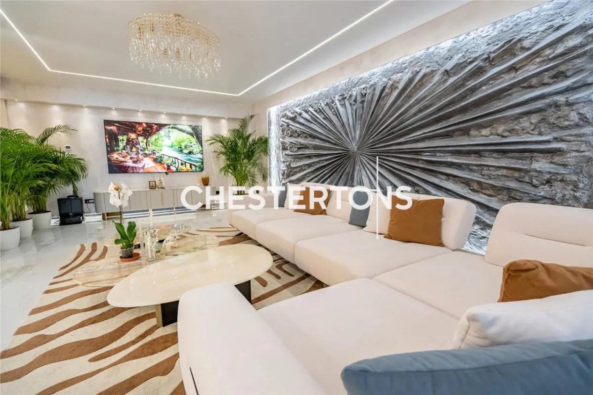 Villa for Sale in Otopeni, P+2E, 509 sqm Plot with Swimming Pool - foto 7