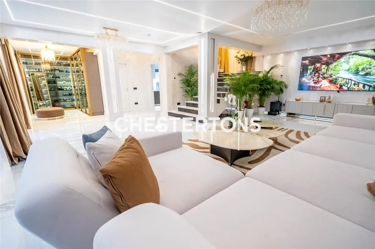 Villa for Sale in Otopeni, P+2E, 509 sqm Plot with Swimming Pool - foto 9