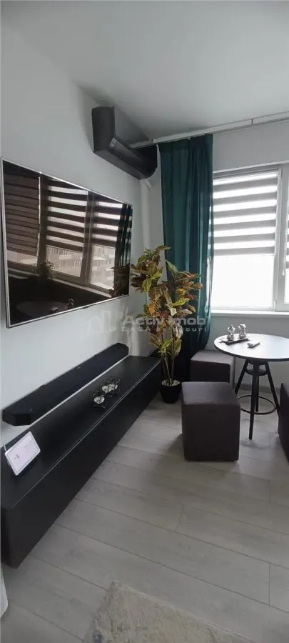 شقة 3 غرف نوم، مترو 1 مايو، 63 متر مربع، الطابق 9، مجددة حديثاً - foto 3